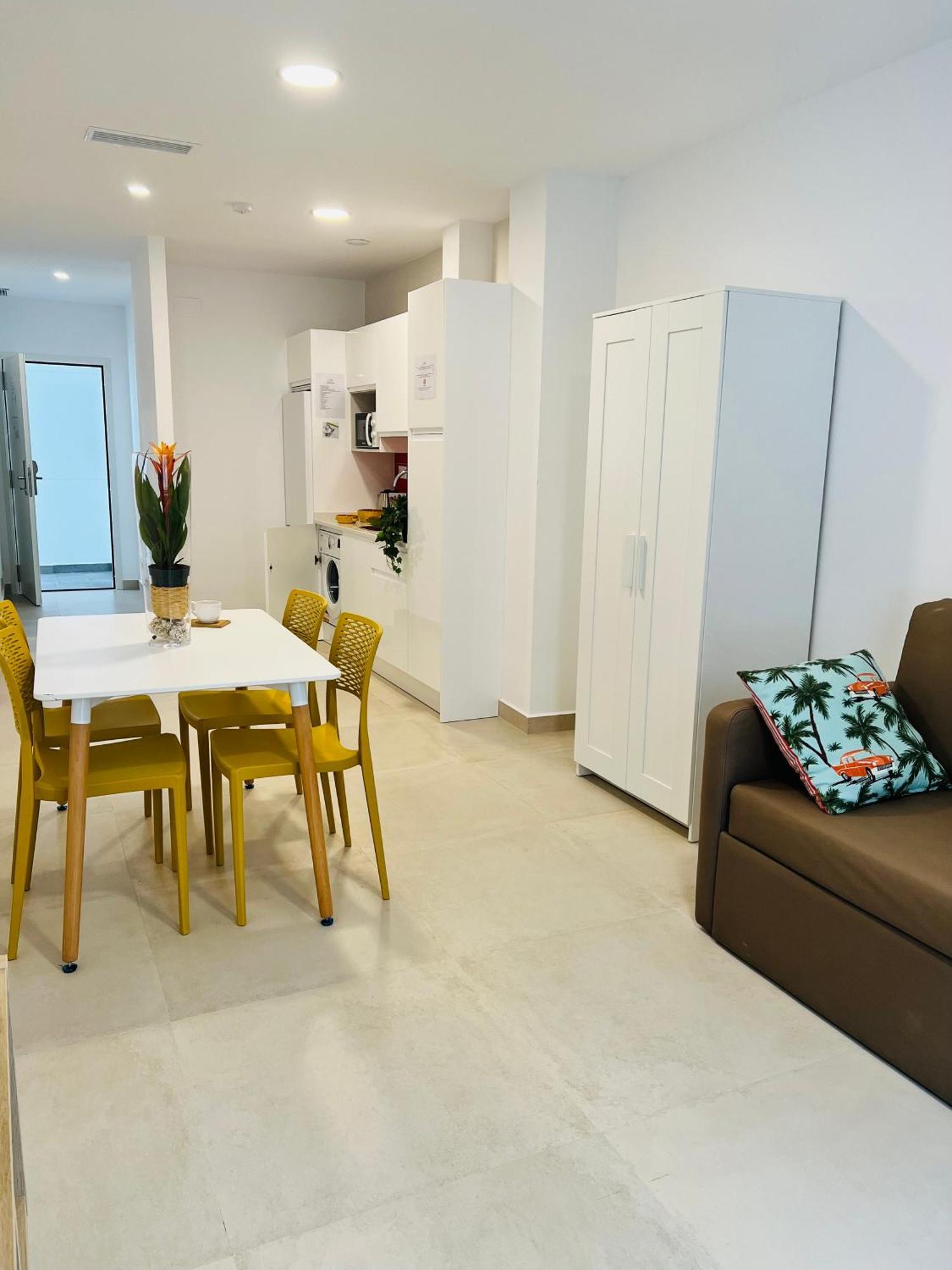 Bnbook Medea Apartments 2 Фуeнхирола Екстериор снимка