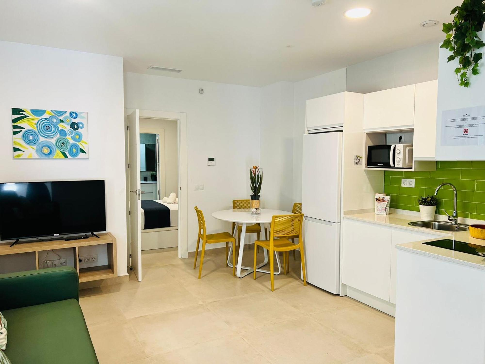 Bnbook Medea Apartments 2 Фуeнхирола Екстериор снимка