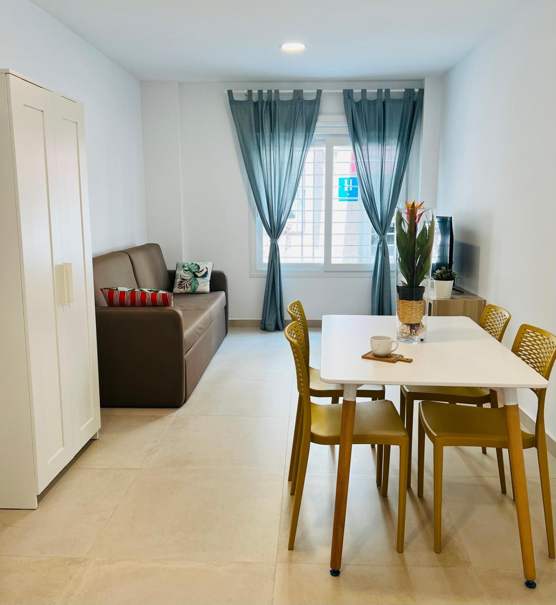Bnbook Medea Apartments 2 Фуeнхирола Екстериор снимка